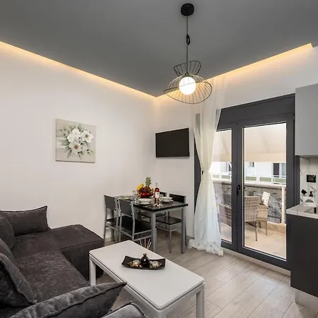 Casa Di Tony - & Old Town Minutes Away Apartment *